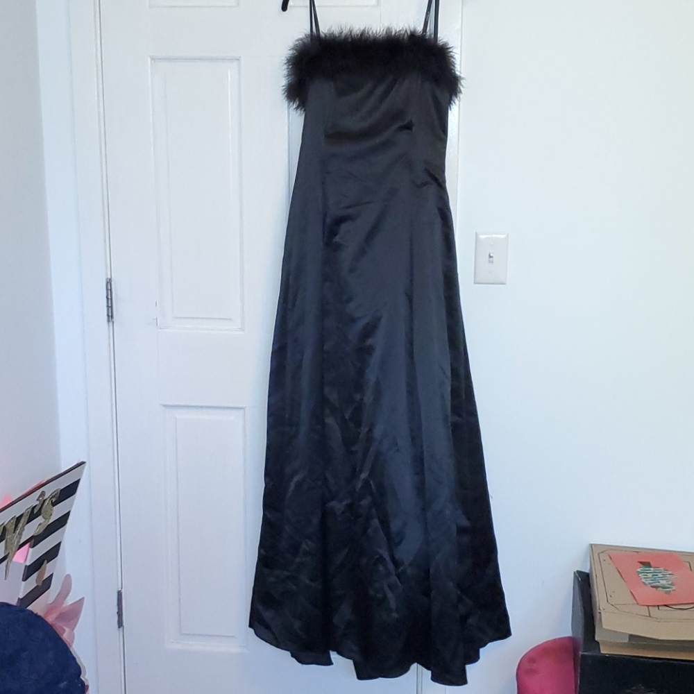 Black Long Formal Dress With Feathers
